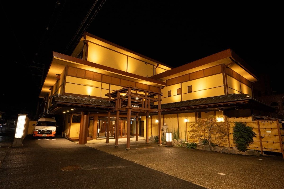 暖灯館きくのやの外観